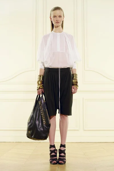 Look 16